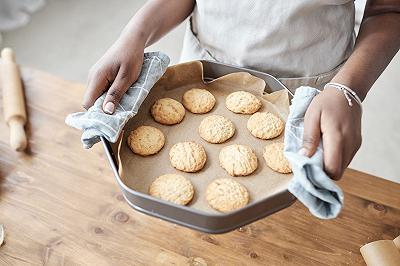 Fate cuocere i biscotti alla cannella