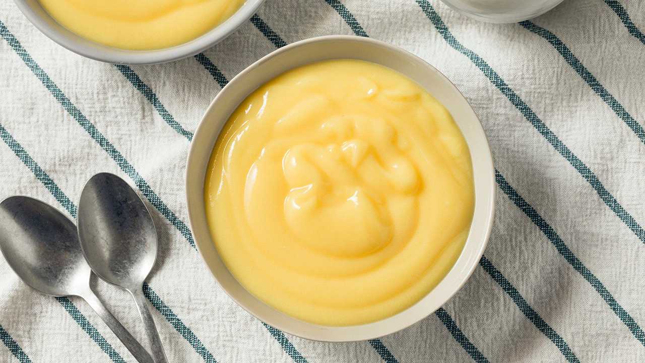 Crema al limone, la ricetta semplice e la variante con il Bimby