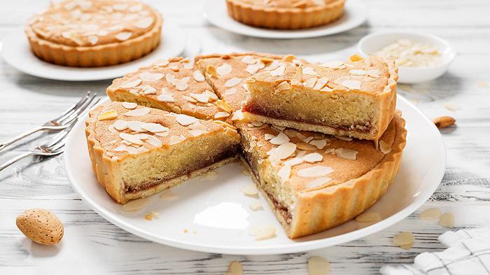 Crostata frangipane, la ricetta per farla morbida e i consigli per variarla sempre