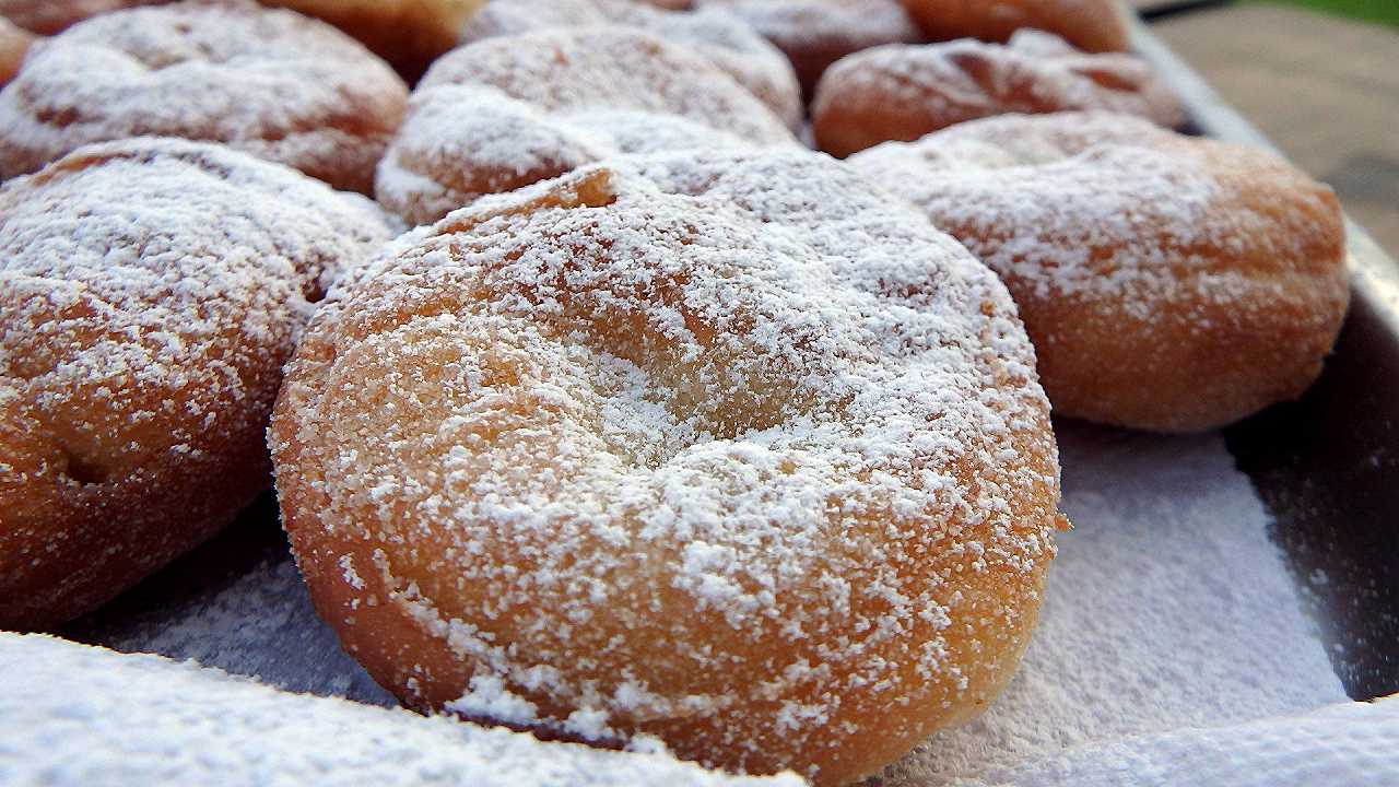 Frittelle del luna park, la ricetta originale per averle soffici