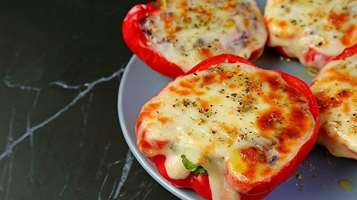 Peperoni gratinati al forno, una ricetta light e filante