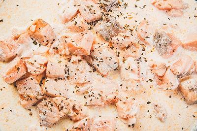 Preparate il sugo al salmone