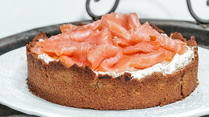 Cheesecake salata, la ricetta al salmone senza cottura