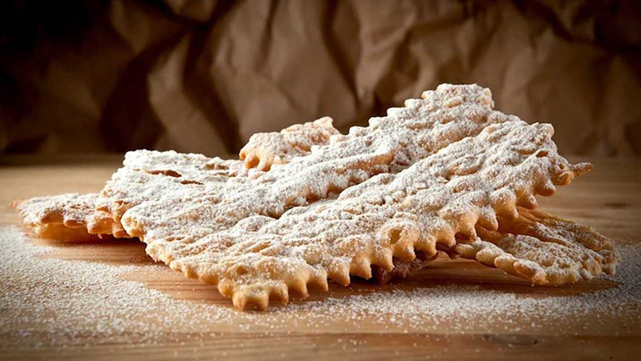 Quanto ci costano le bugie? Il prezzo delle chiacchiere al supermercato e in pasticceria