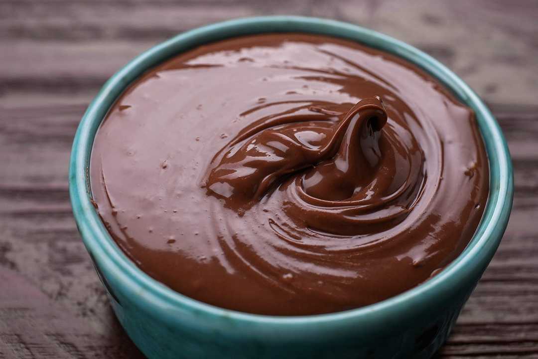 Crema pasticcera al cioccolato, la ricetta veloce e cremosa