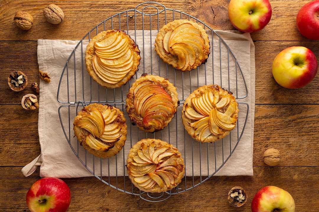 Crostatine di mele e crema, la ricetta delle pastine fatte in casa