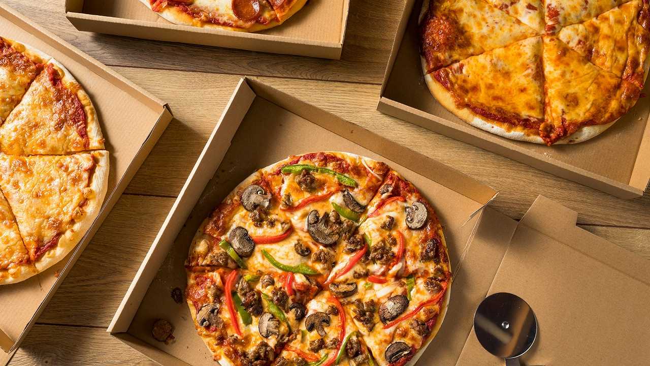 Nove cartoni della pizza su dieci sono contaminati da Bisfenoli