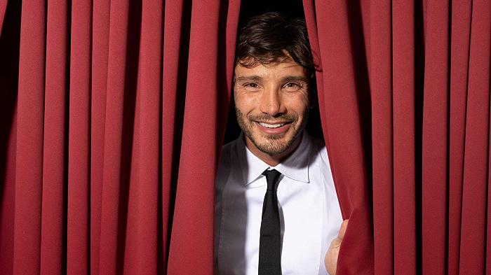 Stefano De Martino compra un tram, e forse lo trasforma in un bar