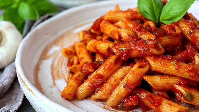 Penne all’arrabbiata, la ricetta originale del primo romano più semplice