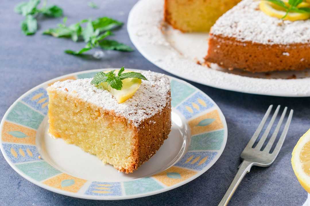 Caprese al limone, la ricetta della torta profumata e morbida