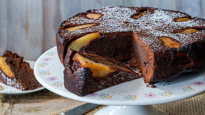 Torta pere e cioccolato, la ricetta facile per farla morbida