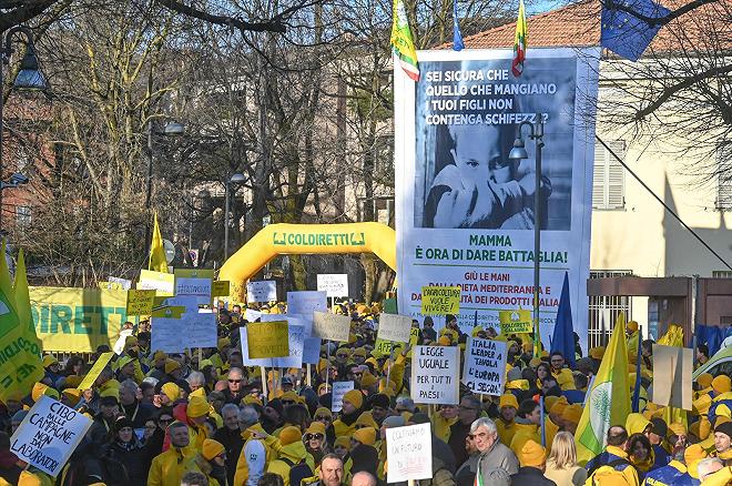 manifestazione coldiretti efsa