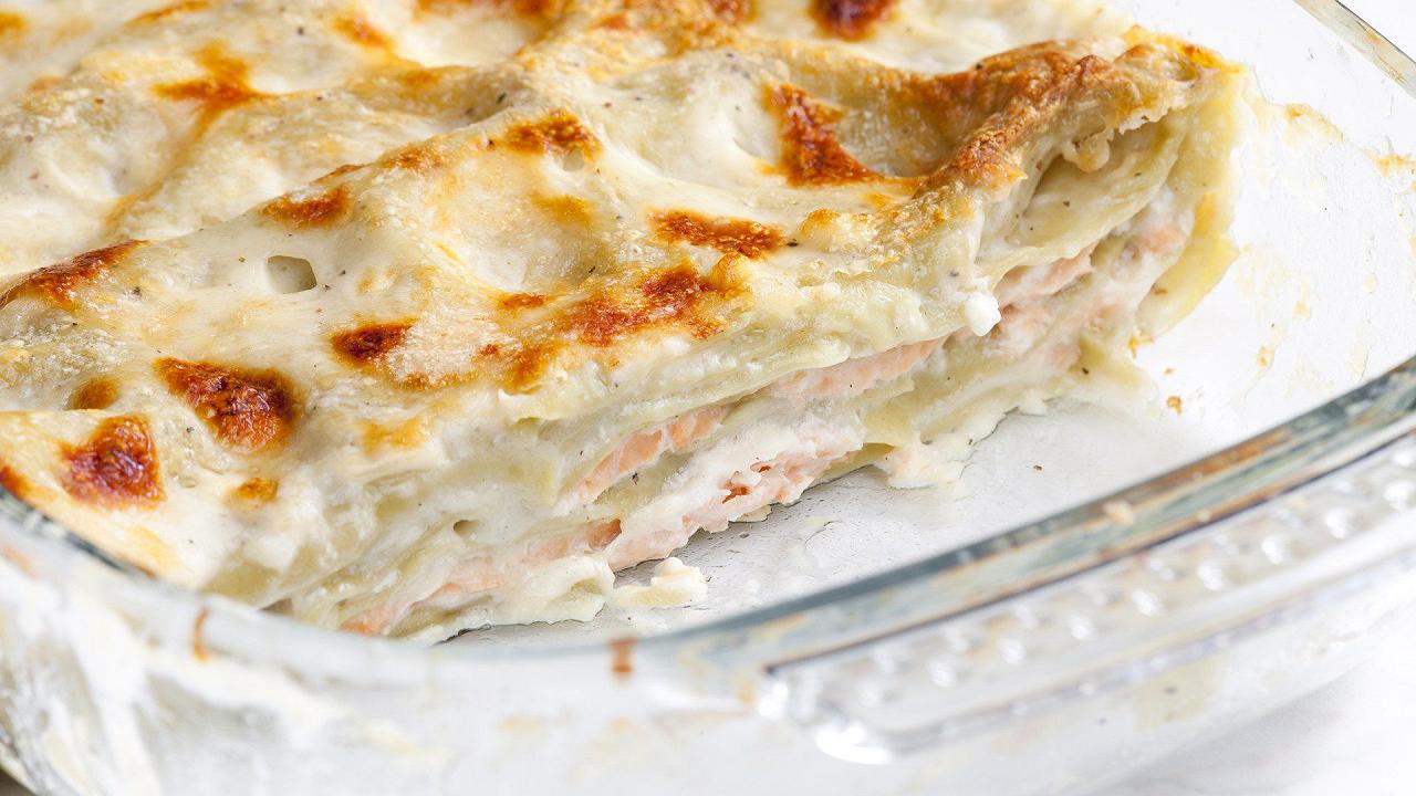 Lasagne di pesce, la ricetta con e senza besciamella