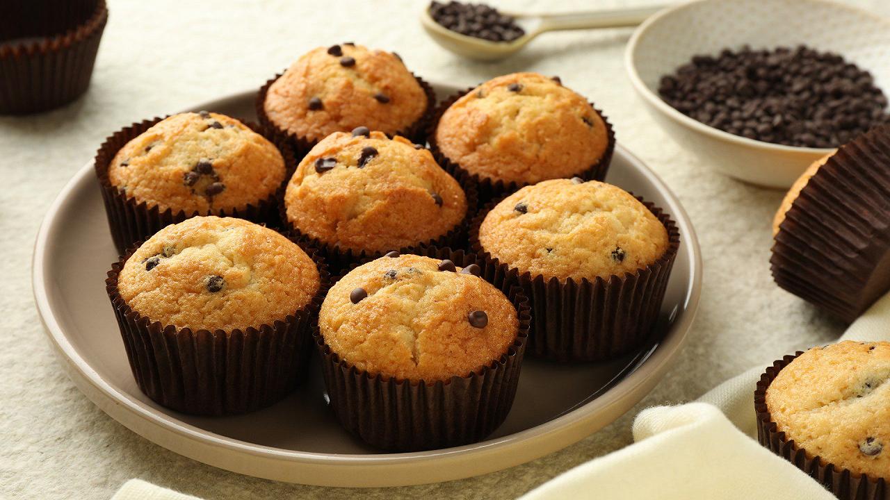 Muffin con gocce di cioccolato, la ricetta per farli morbidi