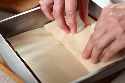 Componete e cuocete le lasagne di pesce
