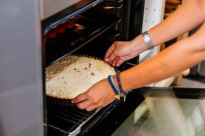 Formate e cuocete la torta salata con peperoni
