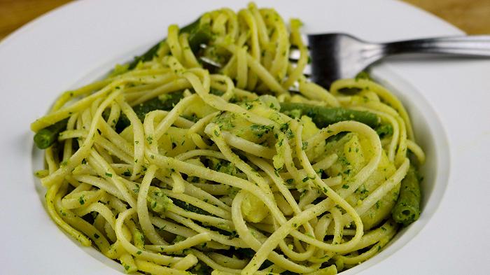 Trenette al pesto, la ricetta originale con patate e fagiolini