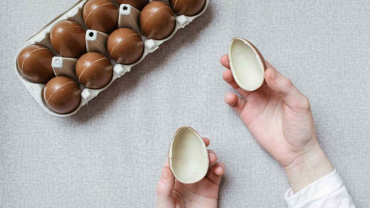 Sui social il trucco per trovare nell’uovo di Pasqua Kinder la sorpresa che si vuole: funzionerà?