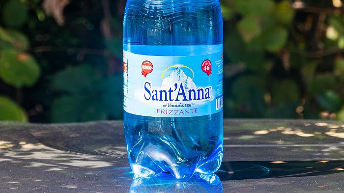 Acqua Sant’Anna lancia una linea di bevande alla frutta con tre gusti