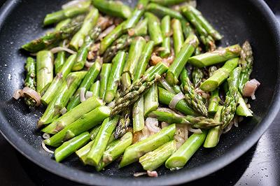 Cuocete gli asparagi
