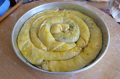 Forate il borek e cuocetelo nel forno