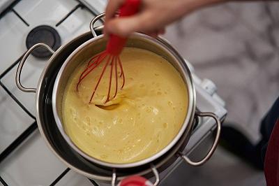 Cuocete la crema catalana