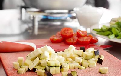 Tagliate le melanzane e salatele