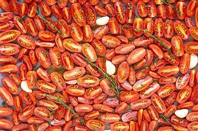 Condite e cuocete i pomodorini confit