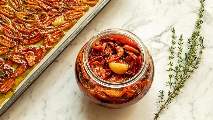 Pomodorini confit, la ricetta facile al forno