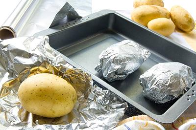 Preparate le patate al cartoccio