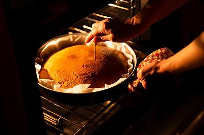 Cuocete la torta nel forno