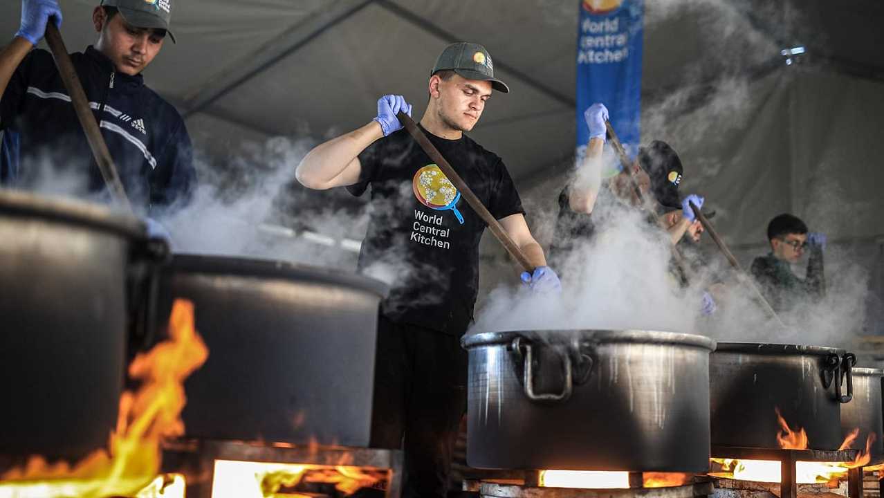 L’ONG di chef José Andrés non può più preparare pasti a Gaza, perché non c’è più cibo