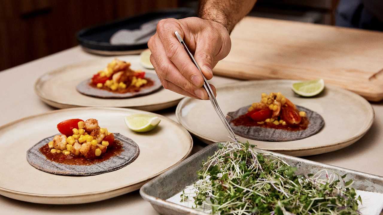 Perché Airbnb si butta sul food: è l’inizio della fine o semplice chefwashing?
