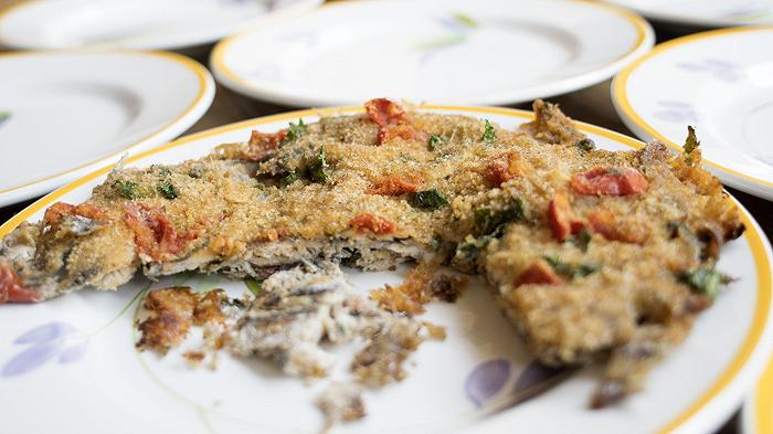 Alici al forno gratinate, la ricetta semplice e saporita