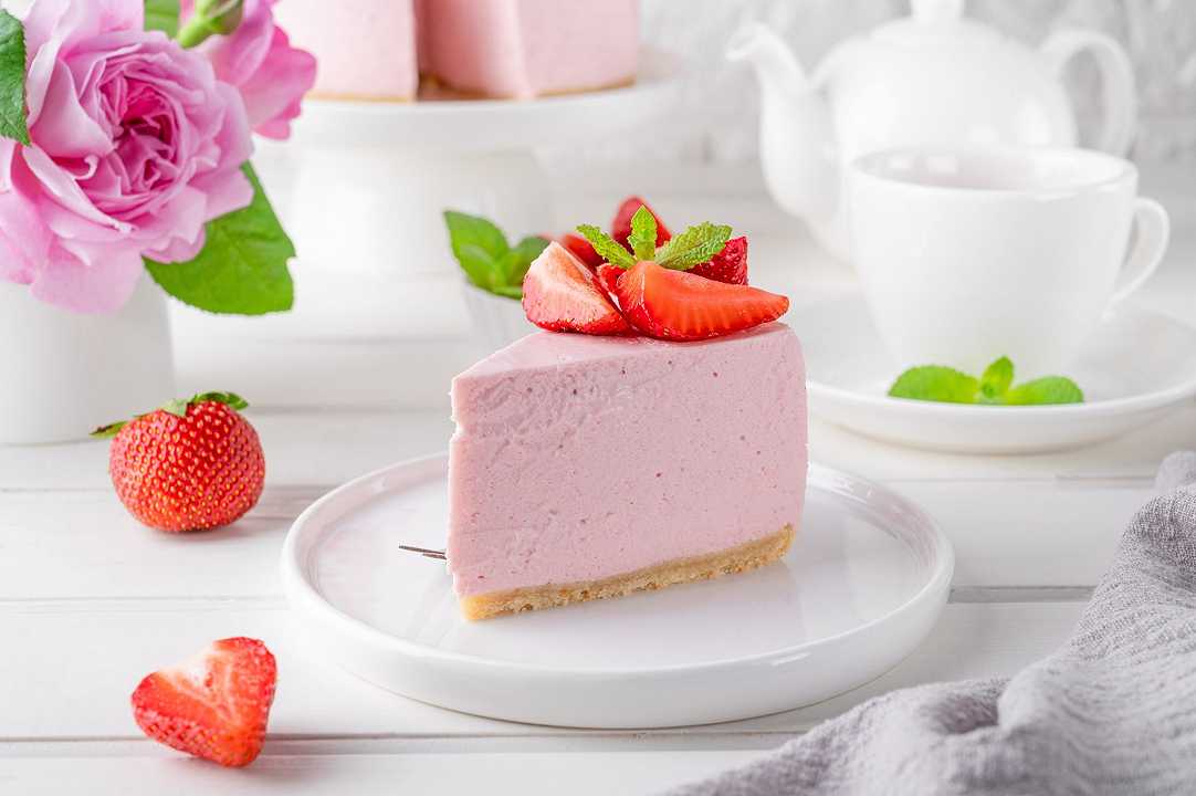 Cheesecake alle fragole, la ricetta facile e scenografica