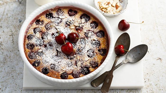 Clafoutis di ciliegie, la ricetta del dolce francese delle nonne