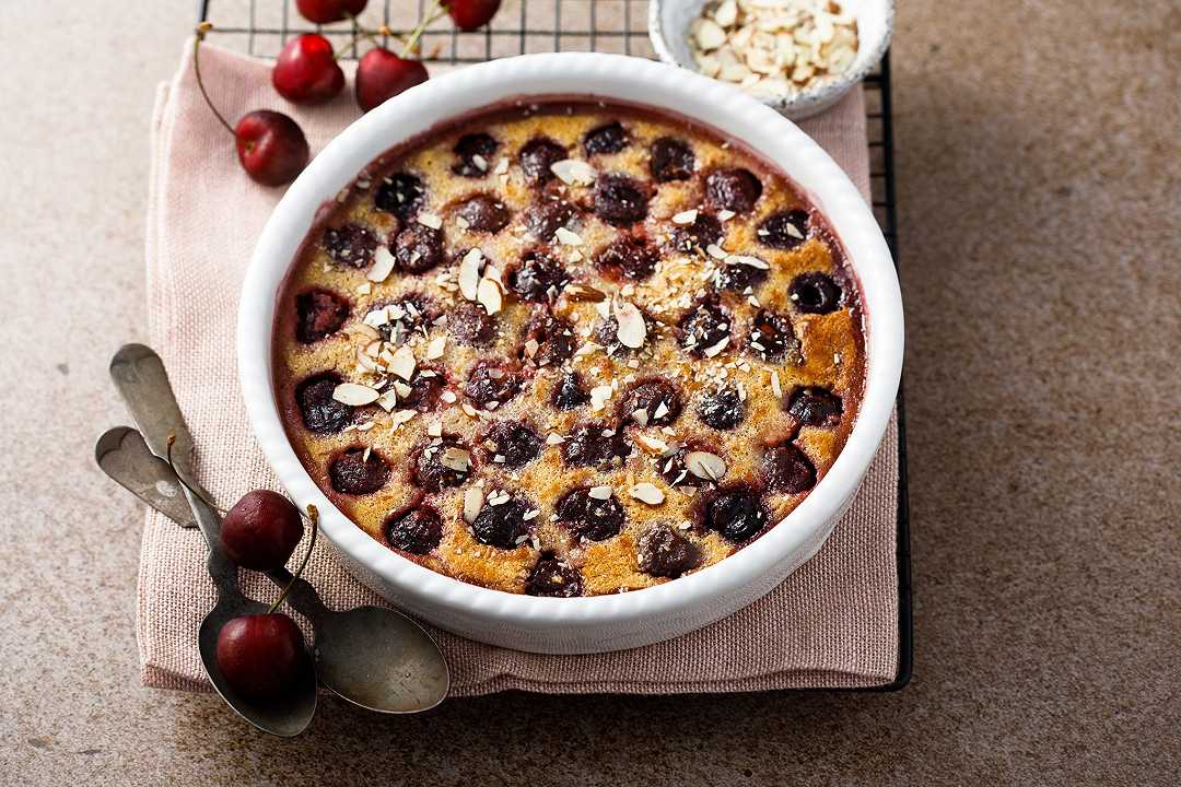 Clafoutis di ciliegie, la ricetta del dolce francese delle nonne