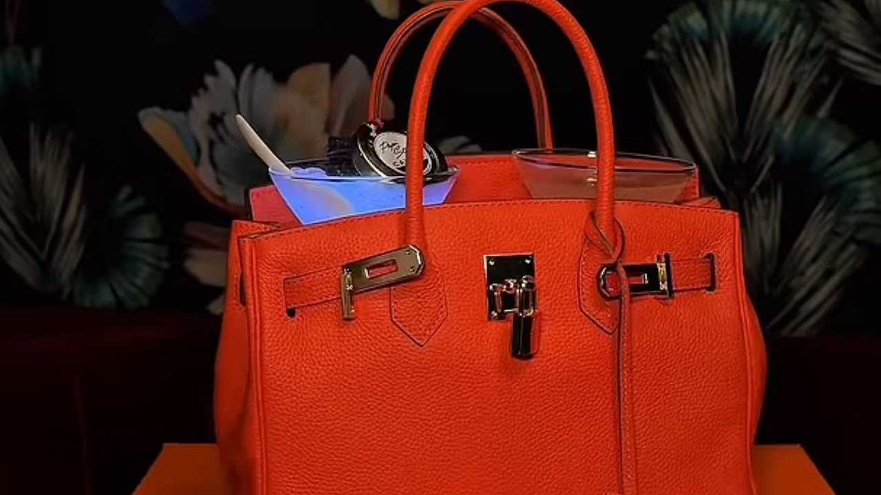 Ma che senso ha servire un cocktail da 30 mila dollari nella borsa più costosa del mondo?
