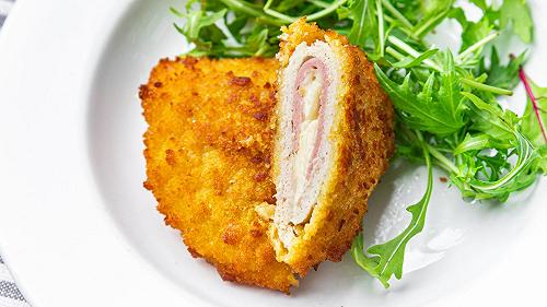 Cordon bleu fatti in casa, la ricetta per la panatura perfetta