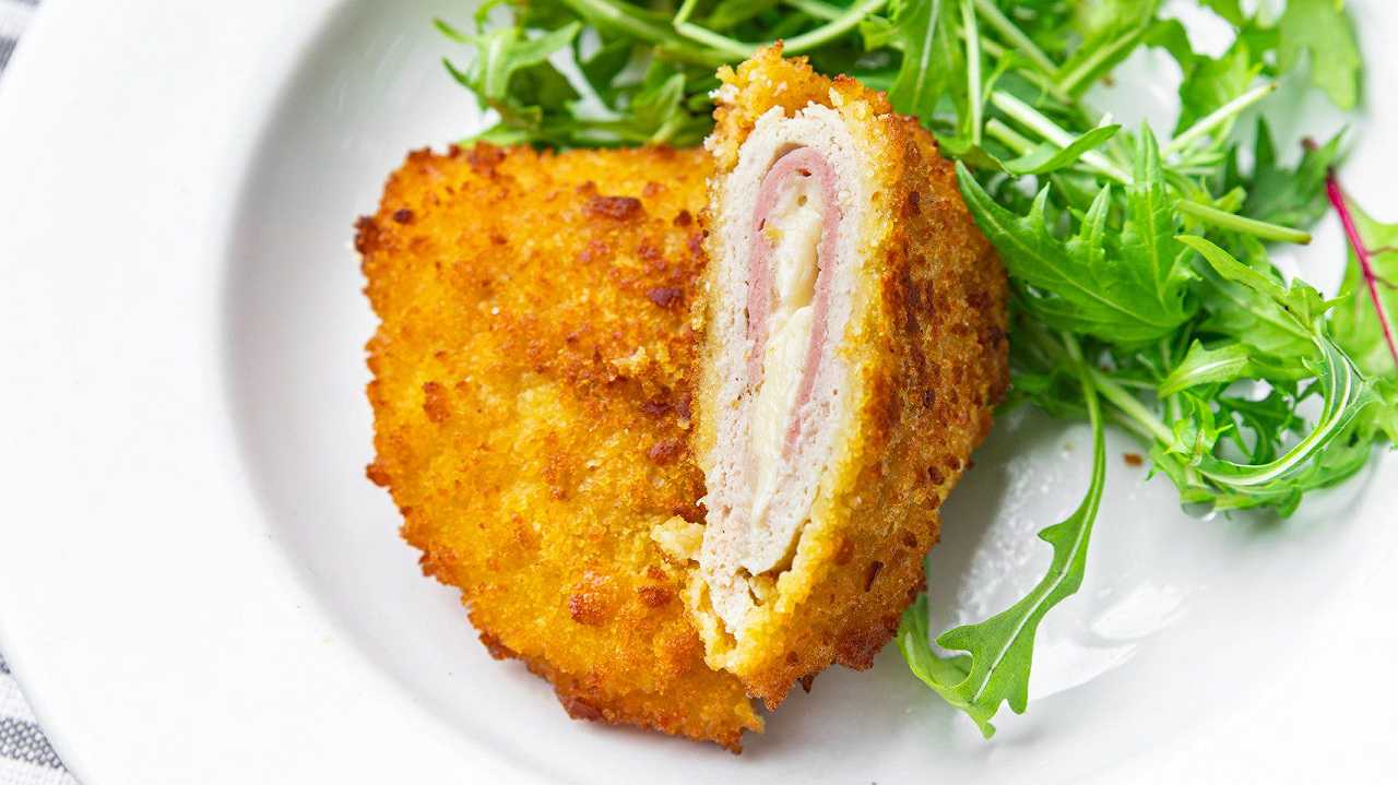 Cordon bleu fatti in casa, la ricetta per la panatura perfetta