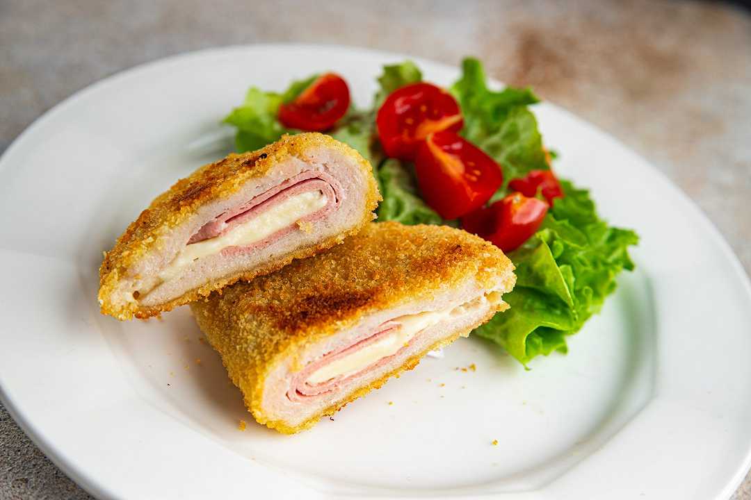 Cordon bleu fatti in casa, la ricetta per la panatura perfetta