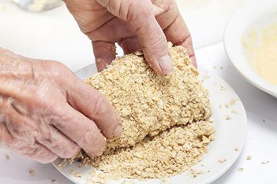 Impanate le cotolette alla valdostana