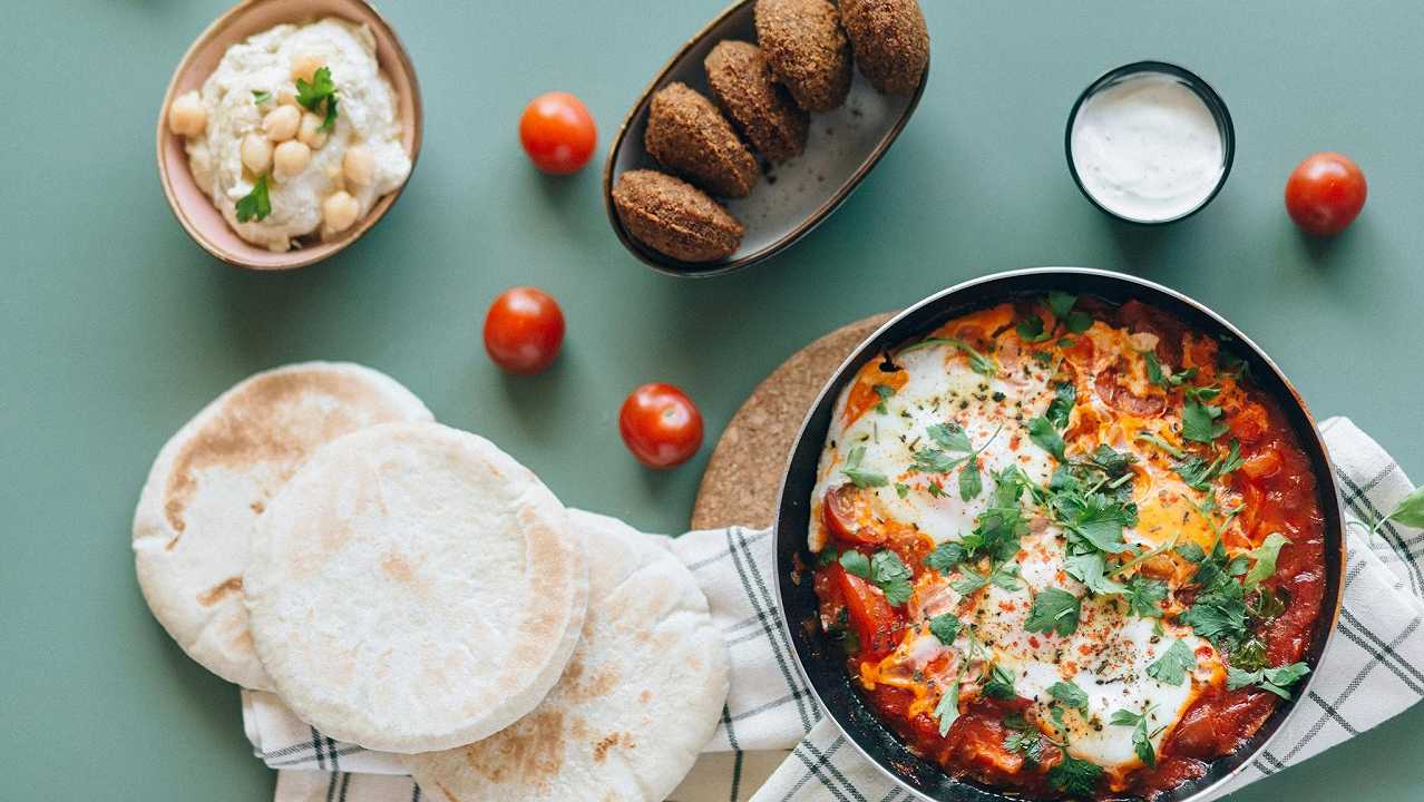 Dieta mediterranea 2.0: la nuova versione della piramide è assai più vegetale