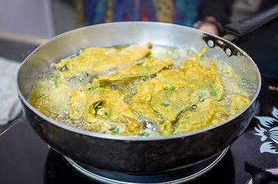 Friggete la pastella dei pakora