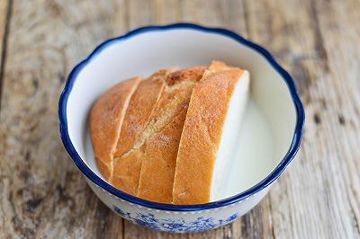 Ammollate il pane nel latte
