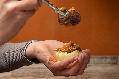 Mescolate la polpa con formaggio e pancetta