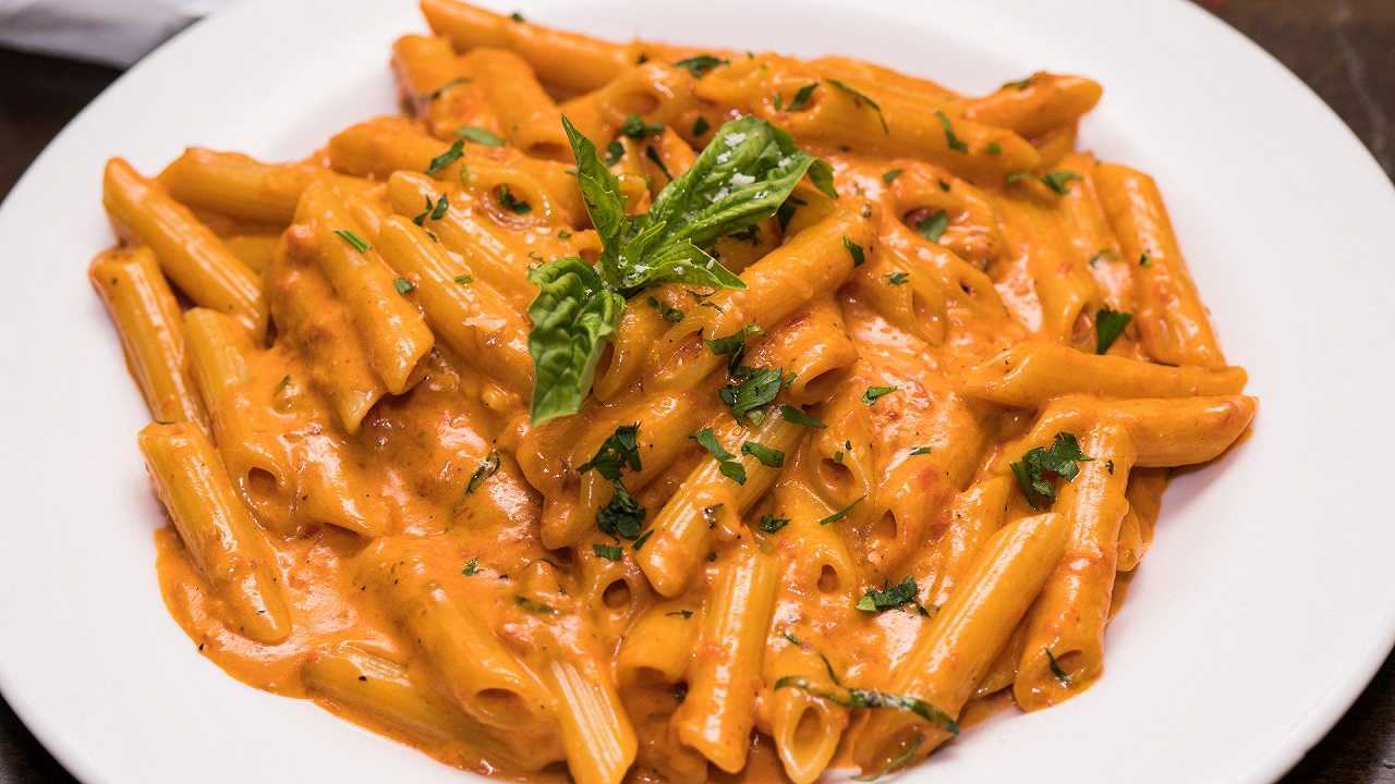 Penne al baffo, la ricetta di un primo facile e cremoso