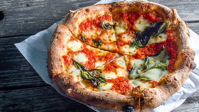 Pizza mia, quanto mi costi? Gli aumenti dei prezzi e le città dove costa più cara
