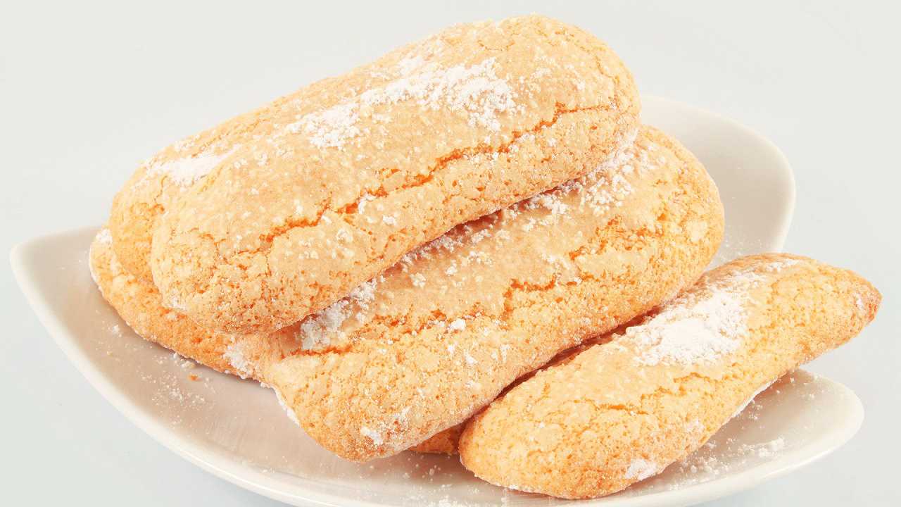 Savoiardi, la ricetta dei biscotti da tiramisù fatti in casa