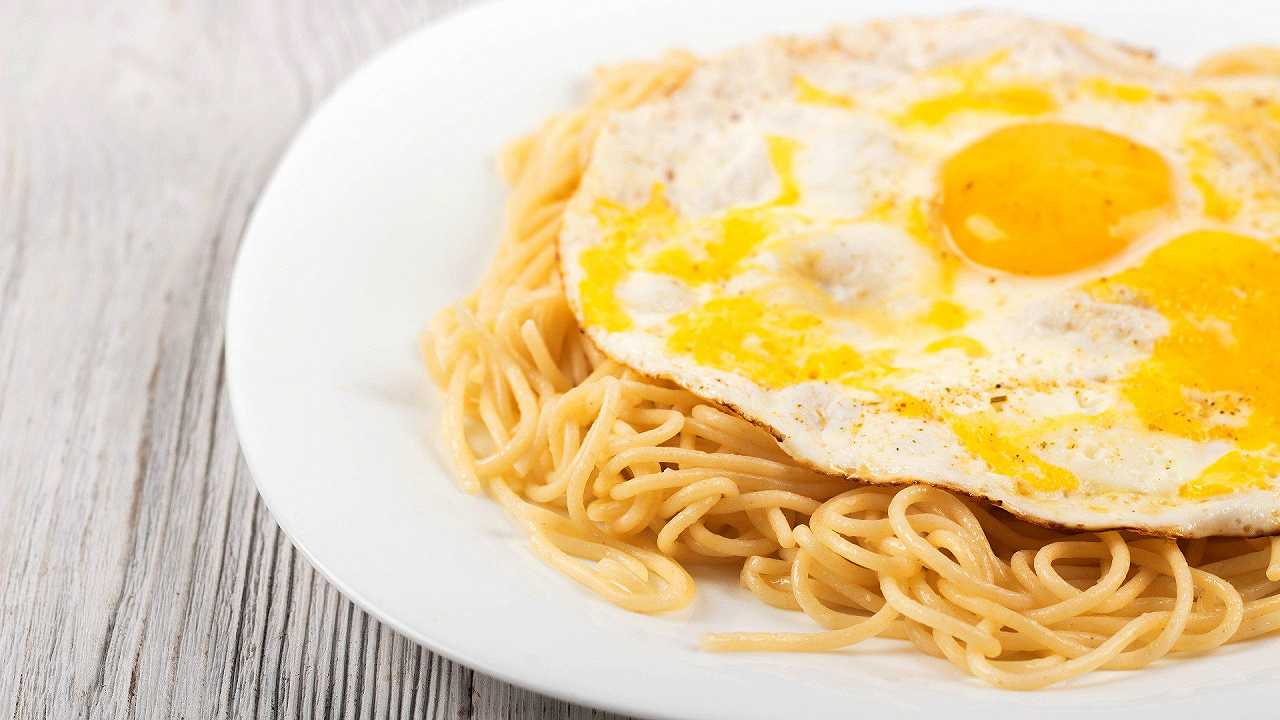 Spaghetti alla poverella, una ricetta napoletana semplicissima